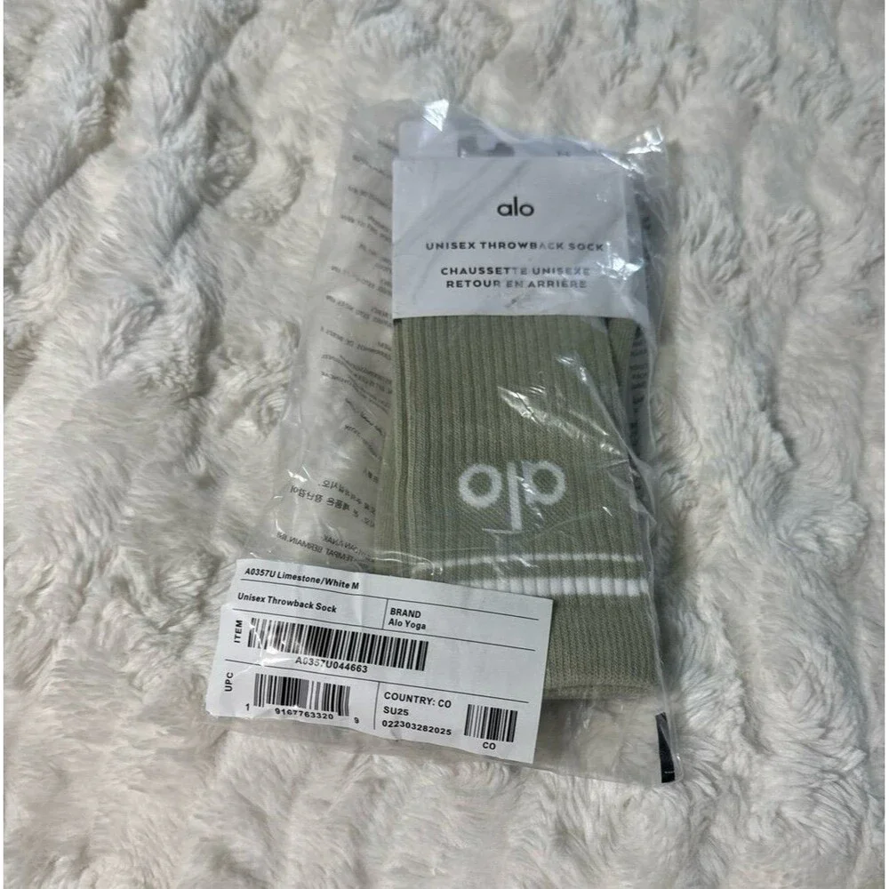 Alo Yoga Throwback Unisex Socks